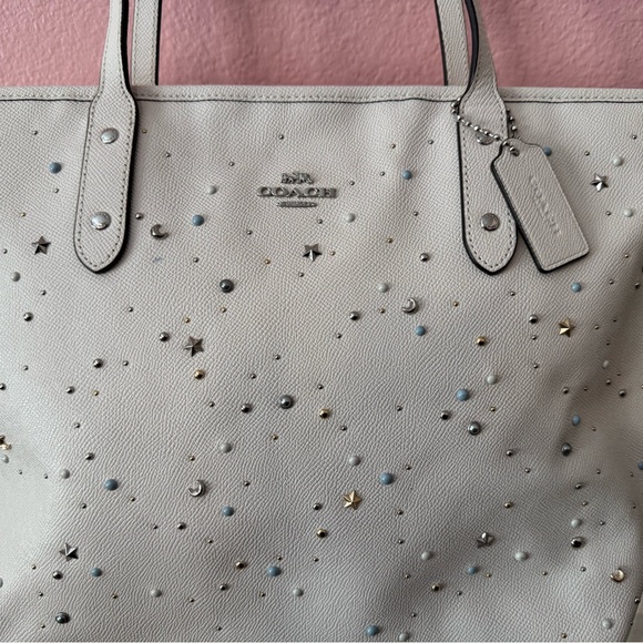 NWOT. Off White COACH TOTE - Picture 4 of 15